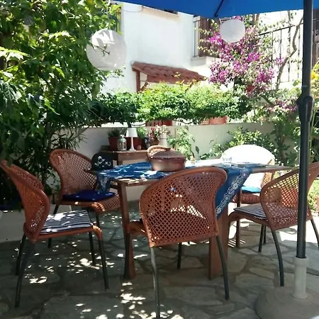 Louloudi With Flowery Court Yard Feriehus *