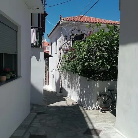 度假居 Louloudi With Flowery Court Yard
